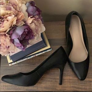 Black Pumps